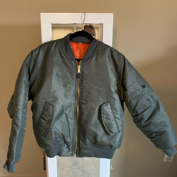 Mens Olive green puffer coat - Picture 3 of 9